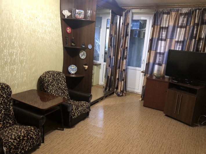 Сдам свою 1 ком.кв. на Салтовке м.Студенческая.4500 и только  свет. - фото 1