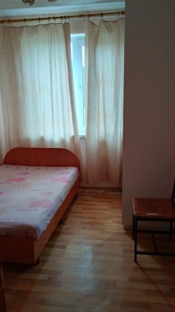 Сдам 2ух комнатную м. студенческая, комнаты раздельныее - фото 1