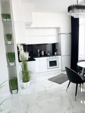 Аренда Белоснежная , Стильная 1-ком квартира Каманина 43 Жемчужина - фото 1