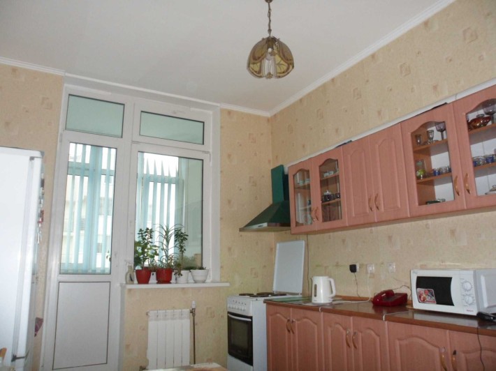 Сдам уютную комнату для женщины на метро - фото 1