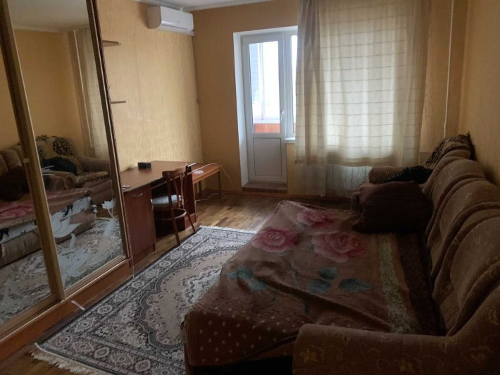 Без господарів. м. Іподром-пішки. Касіяна 6. Для дівчини чи чоловіка. - фото 1