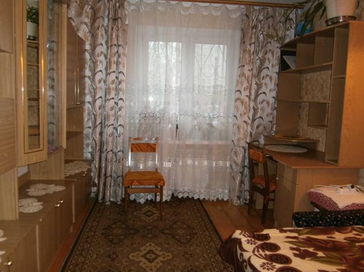 метро  Позняки.Комната  для 1 девушки ул.Ахматовой 23 - фото 1