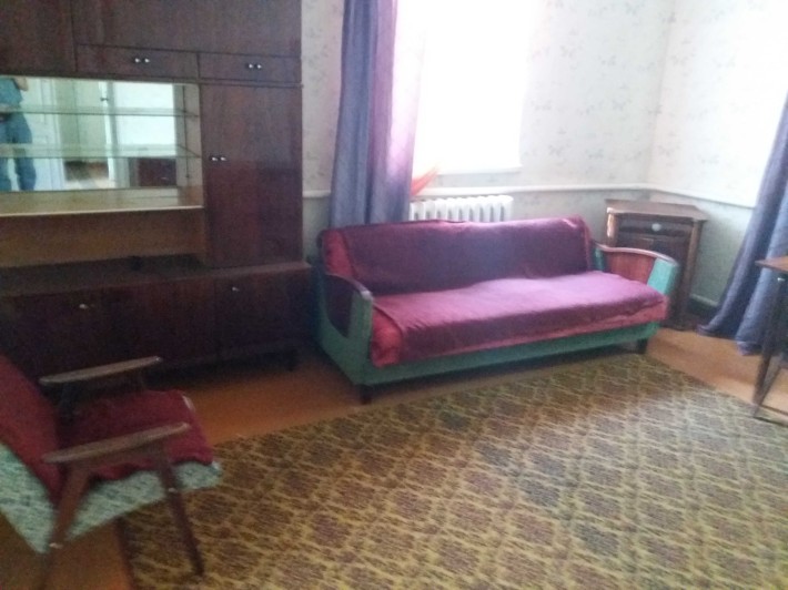 Здається окремий будинок  з гаражем та двором - фото 1