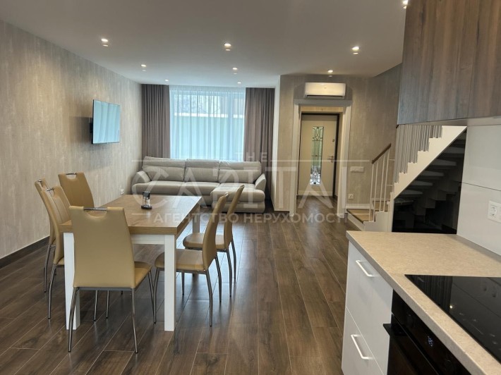 Аренда нового таунхауса с ремонтом на Осокорках 3 спальни, 120m2 - фото 1