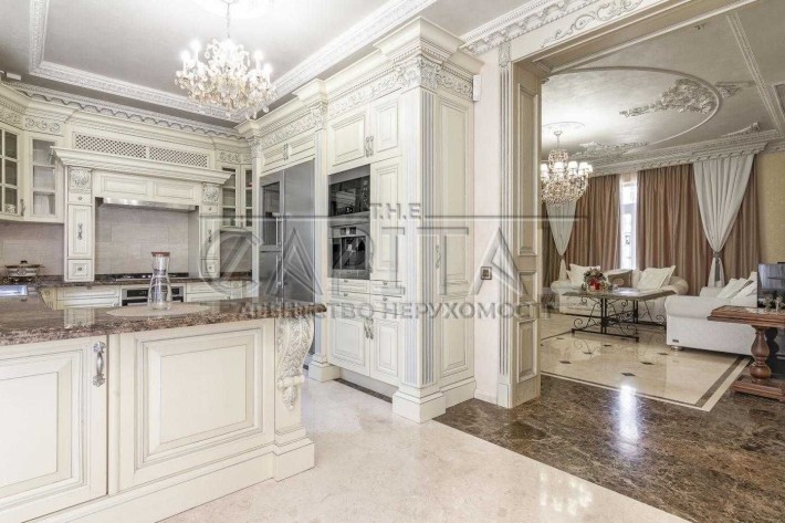 Шикарный дом с выходом к воде и бассейном Золоче, Вишенки, Баня - фото 1