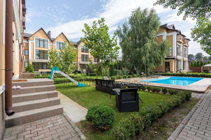 Стильний таунхаус з ремонтом в елітному КМ «Montana Village» - фото 1