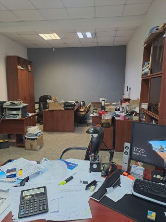 Продам офіс в Центрі міста Серова, закритий двір, парковка на 4 авто, На сьогодні все в оренді. - фото 1