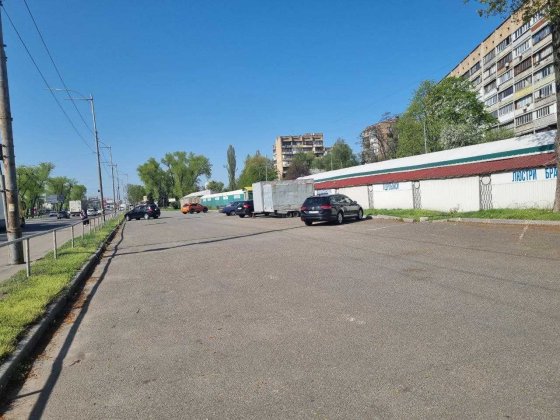 Здам в оренду  територію контейнери, автопарки "Шпалерний" Киев