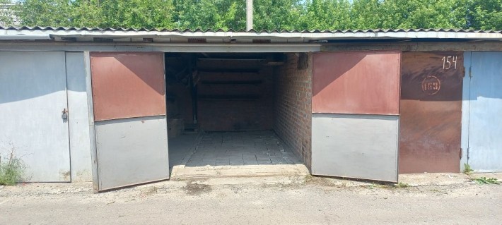 Сдам кирпичный гараж Новые дома Танкопия Каденюка 12 стоянка парковка - фото 1