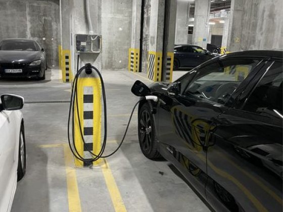 Паркінг з зарядкою для електромобіля | Малоголосківська | 4000 грн Львов