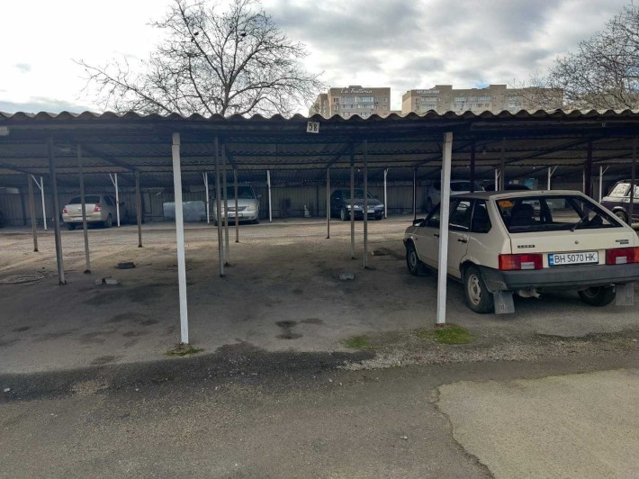 Место на крытой стоянке ул.Ак.Вильямса угол Люстдорфская дорога - фото 1