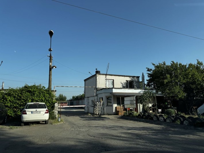 Продам Гараж 9 мик. Рядом кафе «Вдали от Жен « - фото 1