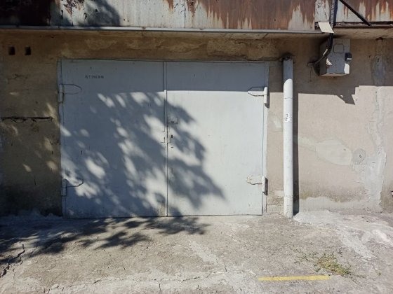 Продам великий гараж,з повним пакетом документів,по вул. Грушевського Кам'янське