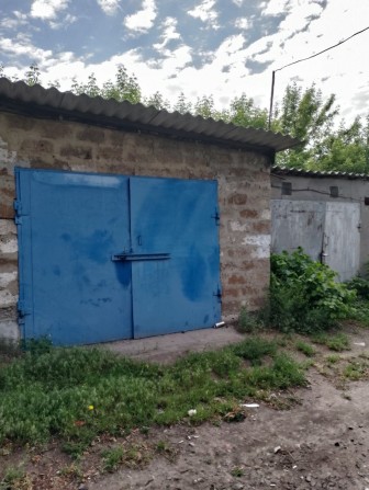 Продам большой гараж со смотровой ямой и подвалом . Цена 40000 гр. - фото 1