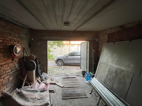 Продам цегляний  гараж Умань