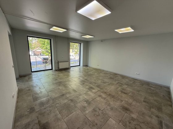 Оренда фасадного приміщення по пр. Відродження