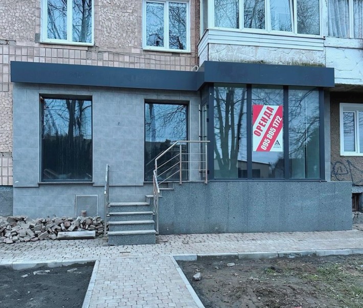 Оренда фасадного приміщення по пр. Відродження - фото 1