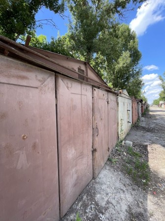 Продається металевий гараж з підвалом та приватизованою ділянкою - фото 1