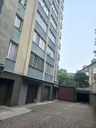 Продам гараж у центрі міста біля Піонерського парку - фото 1