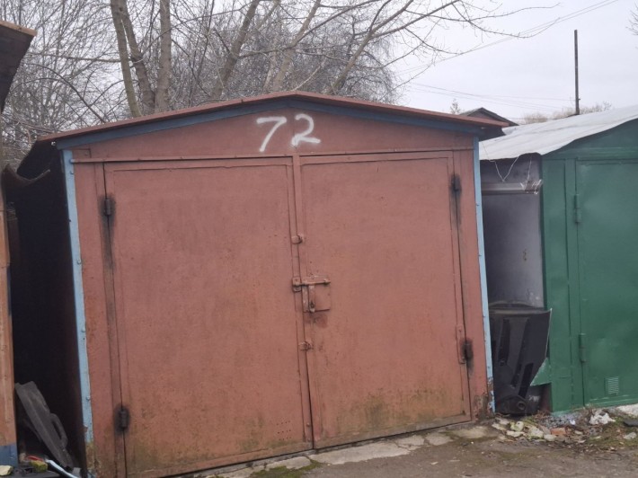 Продам 2 гаражі поряд, з місцем у центрі Рівного - фото 1