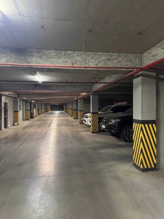 Паркінг на вул. Чорноморській 4, верхній рівень. Паркова зона. - фото 1