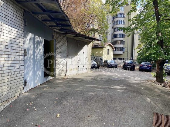 Продам гараж в центрі міста. Кониського 20Б (Тургенєвська)