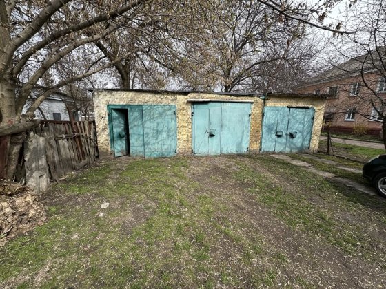 Продам гараж центр Площадь гостиница Украина