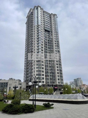 Продажа большого паркоместа в ЖК Новопечерские Лирпки, Верхогляда 9-11 - фото 1