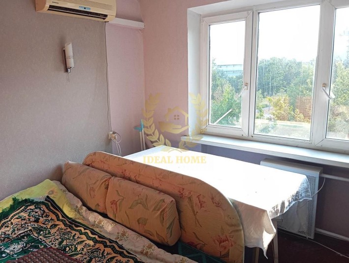 Продається простора  готелька у Києві, біля парку Аврора - фото 1