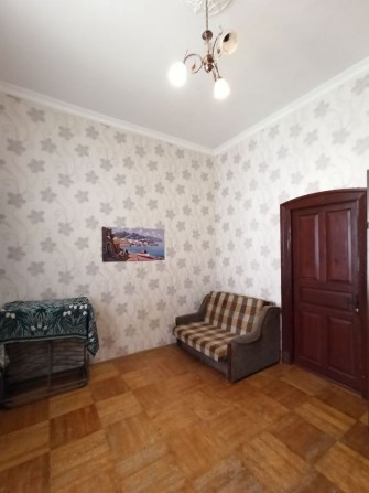 Продам комнату возое Соборной площади со своей кухней и санузлом - фото 1