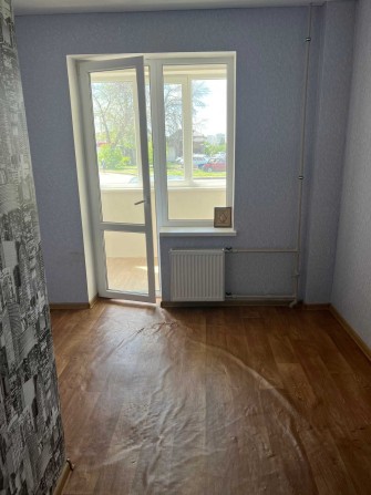 Продам гостинку со своим с/у и лоджией (403293) - фото 1