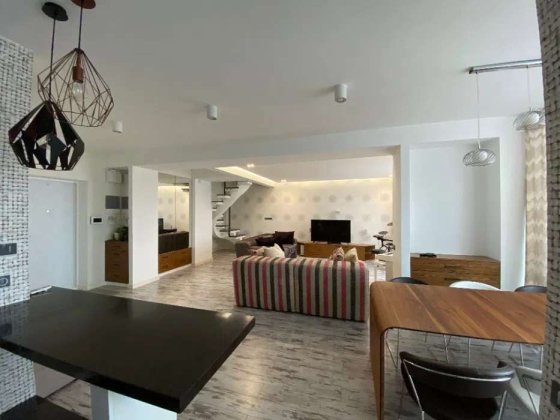 Продаю 4-кімнатну двохрівневу квартиру по вул.Метрологічна, 111 Київ