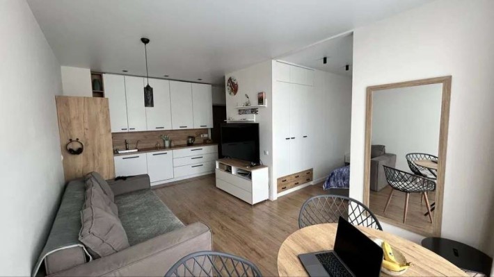 Продаж 1-к квартири вул. Салютна 2 - фото 1