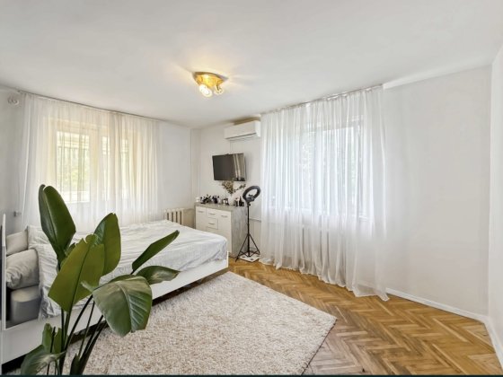 Продається 2-кімнатна квартира на вул. Садово-Ботанічна 4, Київ. Київ