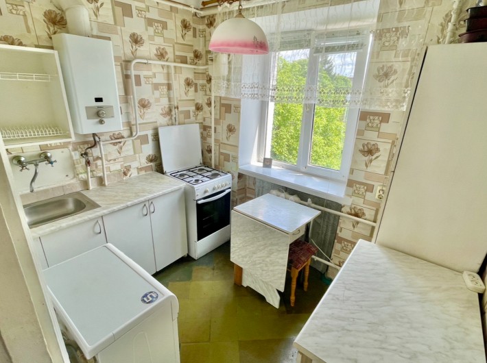 Продам 3 кімнатну квартиру в центрі - фото 1