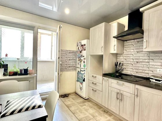 Продається 3х кімнатна квартира з ремонтом в ЖК Крістер Град Київ