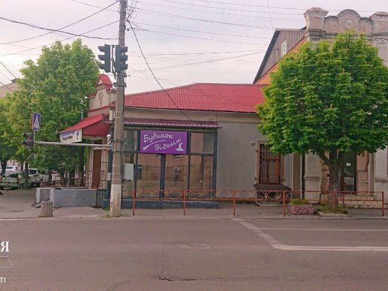 Фасадне приміщення 73 квадрата в Центрі.