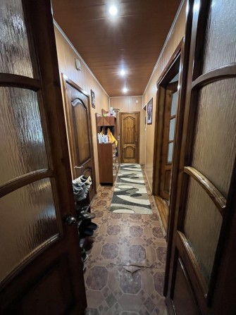 Продам трехкомнатную квартиру , рассмотрим вариант рассрочки - фото 1