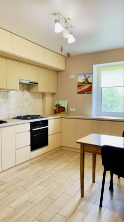 Продається трикімнатна квартира, район Червоної гори - фото 1