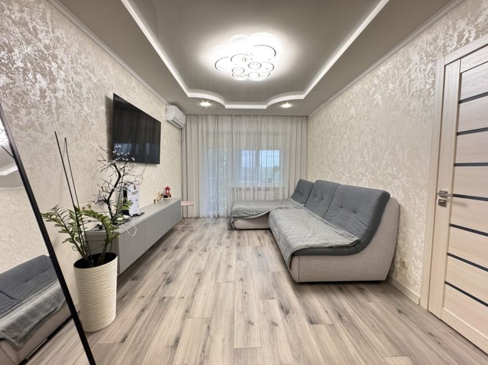 Продам 3-кімнатну квартиру з сучасним ремонтом 2023 року! - фото 1
