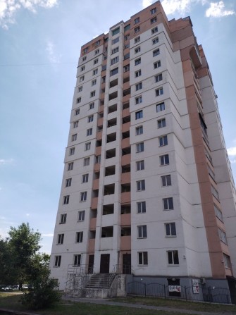Продаж великогабаритної 3-х кімнатної квартири - фото 1