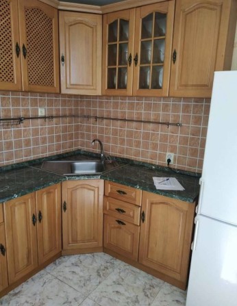 Продається світла 2-к.квартира в якісному цегляному будинку. - фото 1