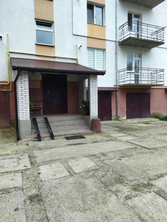 Продається 3-кімнатна квартира 92 кв.м + гараж 25 кВ.м в місті Долина. - фото 1