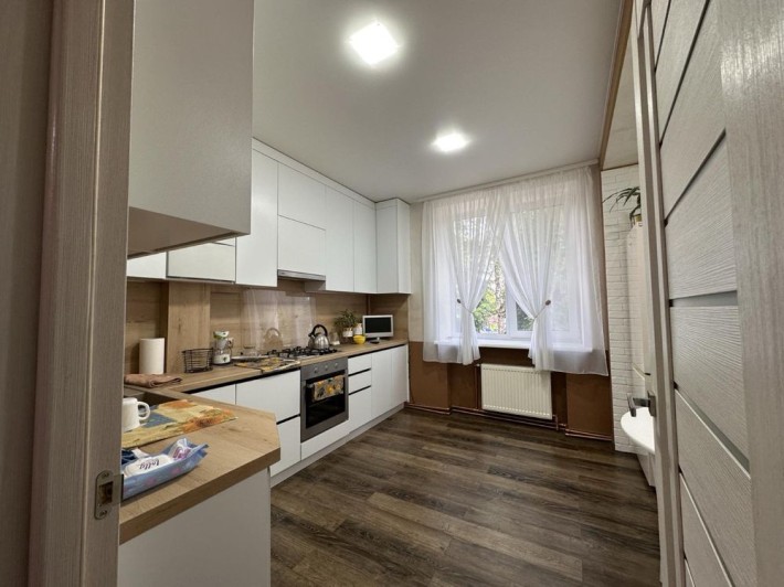 Продам чотирьох кімнатну квартиру площею 97 кв. - фото 1