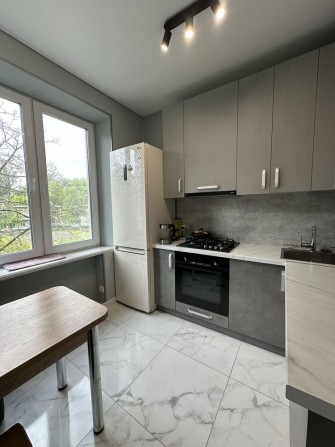 Продам  классную двушку в кирпичном доме Свободы YANOVA - фото 1
