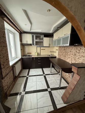 Продаеться  квартира три команты - фото 1