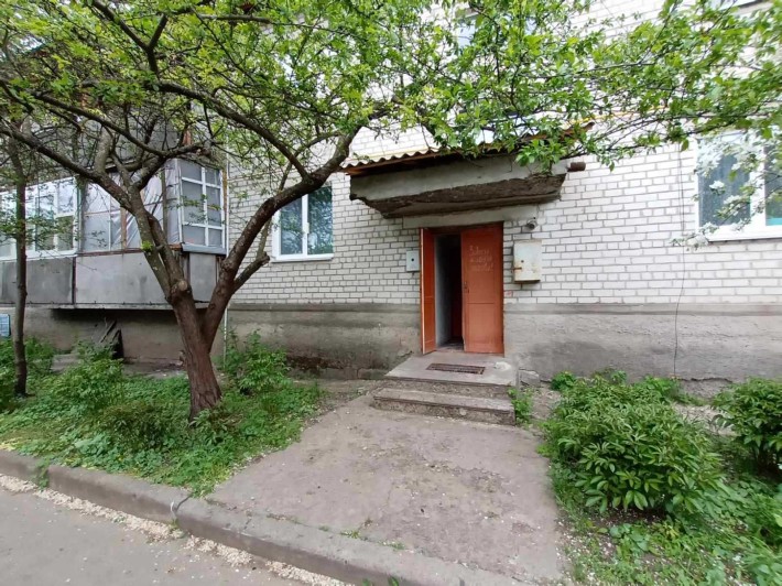 Продам 3-кімнатну квартиру в м.Ізюм Харківська обл. - фото 1