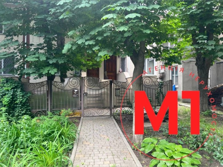 Продам четырех этажную квартиру,со своим двориком в Черноморске. - фото 1