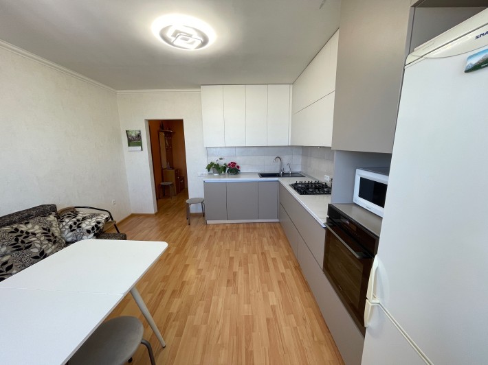 Продам свою 1 ком. квартиру(51кв.м) с мебелью и техникой. Монолит - фото 1
