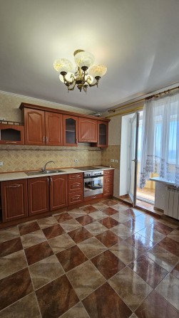 Продам простору квартиру в новому будинку в центрі  міста - фото 1